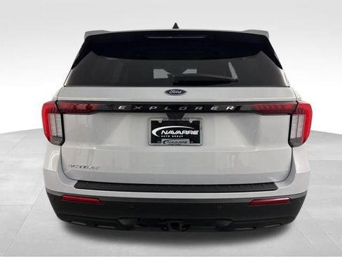 Used 2025 Ford Explorer Active image 8