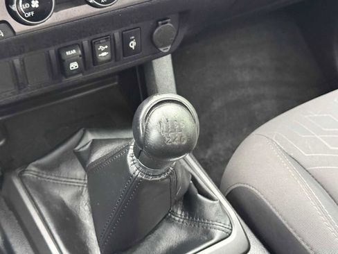 Used 2018 Toyota Tacoma TRD Off-Road image 24