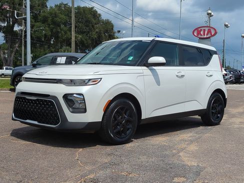Certified 2022 Kia Soul LX w/ Technology Package FWD image 1