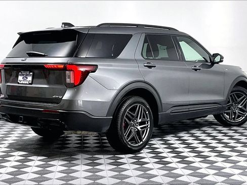 Used 2025 Ford Explorer ST-Line w/ ST-Line Street Pack AWD/4WD image 12