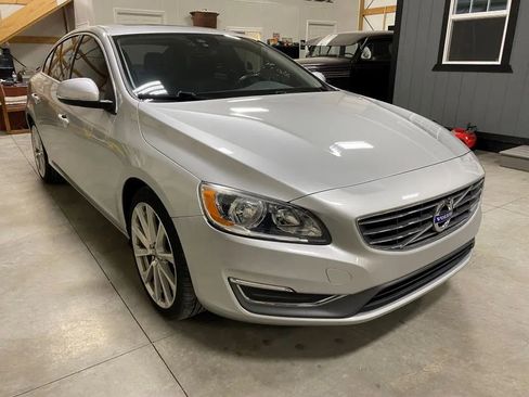 Used 2018 Volvo S60 T5 Inscription image 1