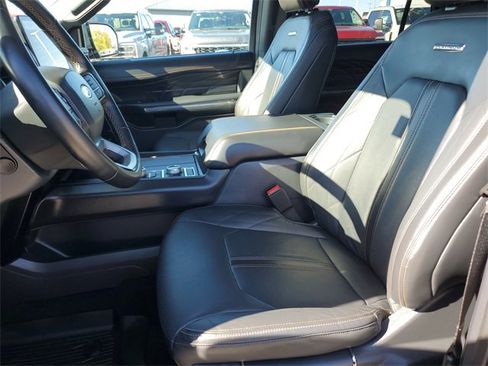 Used 2024 Ford Expedition Platinum image 27