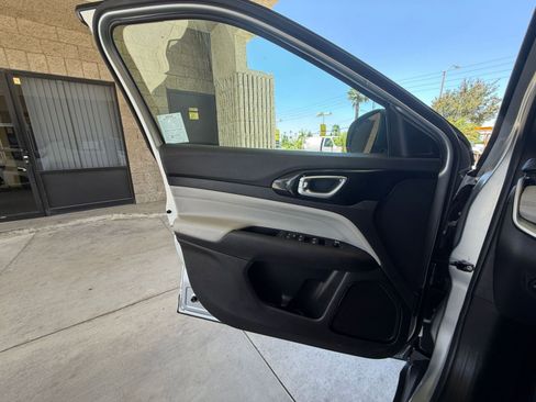 Used 2025 Jeep Compass Limited AWD/4WD image 18
