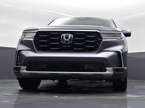 Certified 2025 Honda Pilot Touring image 11