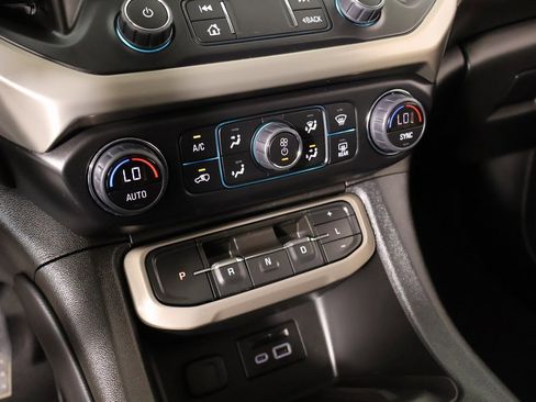 Used 2023 GMC Acadia Denali w/ Denali Technology Package image 8