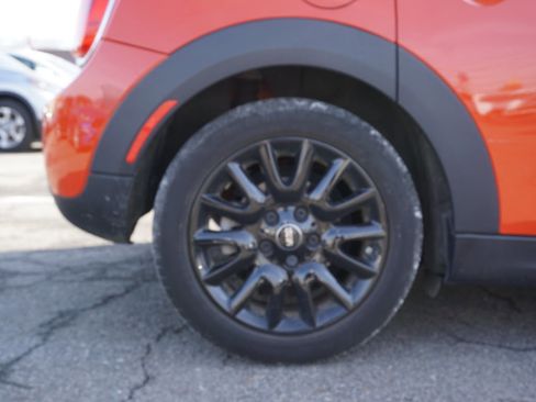 Used 2019 MINI Cooper 4-Door Hardtop image 4