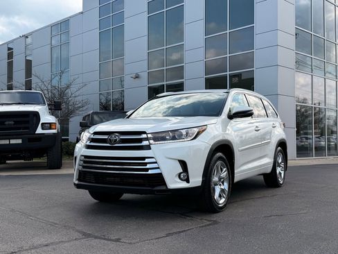 Used 2019 Toyota Highlander Limited image 2