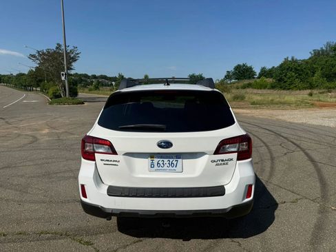Used 2016 Subaru Outback 2.5i Limited AWD/4WD image 4
