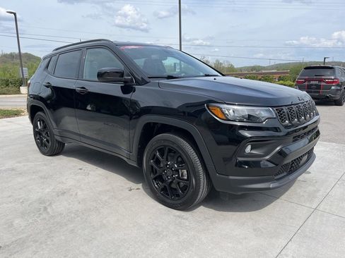 New 2026 Jeep Compass Latitude image 28