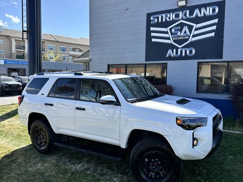 Used 2020 Toyota 4Runner SR5 Premium w/ Moonroof Package image 2