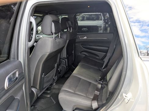 Used 2020 Jeep Grand Cherokee Laredo image 26