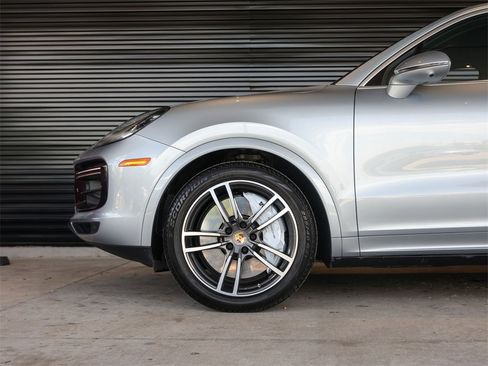 Certified 2022 Porsche Cayenne Turbo image 13