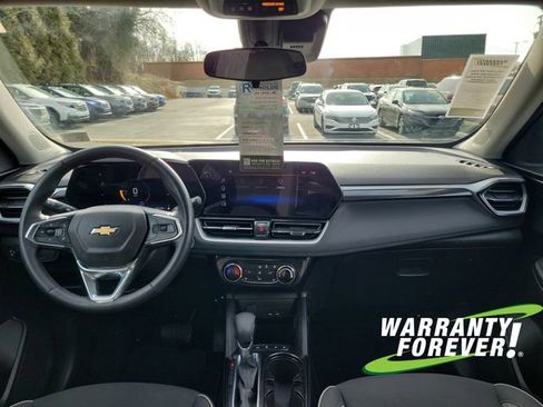 Used 2024 Chevrolet TrailBlazer LT w/ LT Cold Weather Package image 10