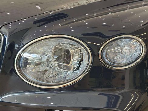 Used 2024 Bentley Bentayga Extended Wheelbase image 60