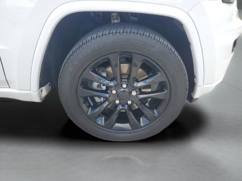 Certified 2021 Jeep Grand Cherokee Laredo X image 32