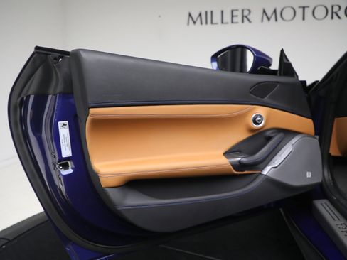 Certified 2020 Ferrari Portofino image 37