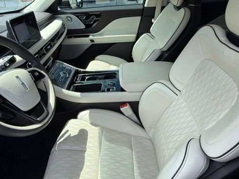 Used 2023 Lincoln Aviator Black Label AWD/4WD image 11