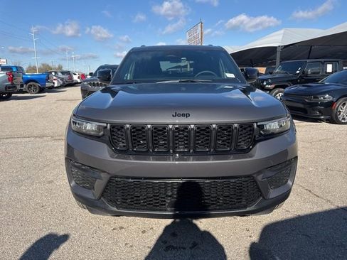 New 2025 Jeep Grand Cherokee Altitude image 2
