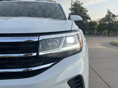 Used 2023 Volkswagen Atlas SE w/ Panoramic Sunroof Package FWD image 5