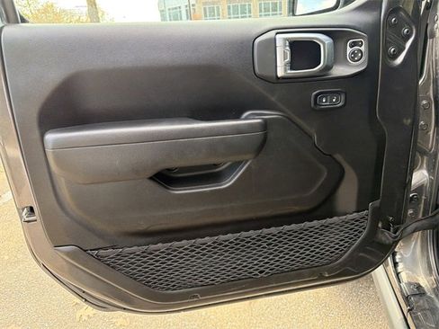 Used 2024 Jeep Gladiator Mojave w/ Convenience Group image 10