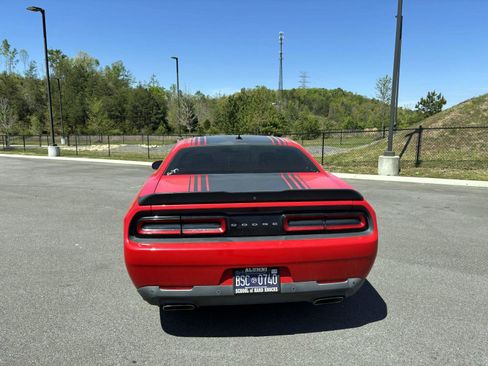 Used 2016 Dodge Challenger R/T image 4