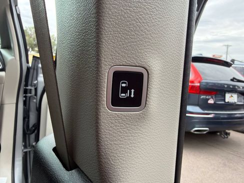 Used 2018 Chrysler Pacifica Touring Plus FWD image 20