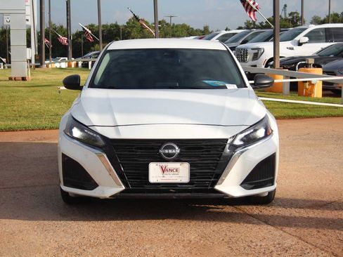 Used 2025 Nissan Altima 2.5 SV FWD image 3
