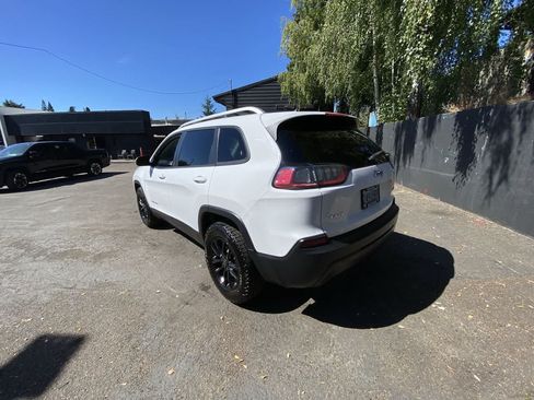 Used 2020 Jeep Cherokee Latitude w/ Cold Weather Group AWD/4WD image 4