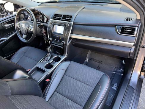 Used 2017 Toyota Camry SE w/ Moonroof Package image 44