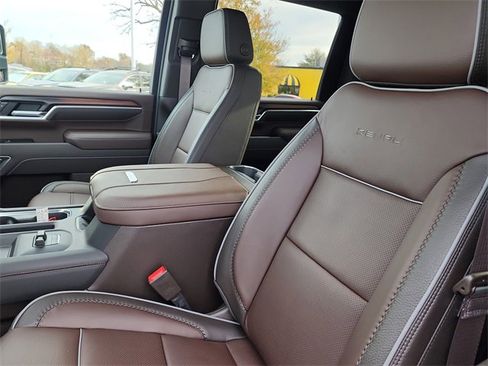 New 2026 GMC Sierra 2500 Denali w/ Denali Reserve Package image 17