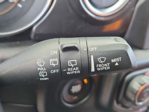 Used 2021 Jeep Wrangler Unlimited Sahara image 26