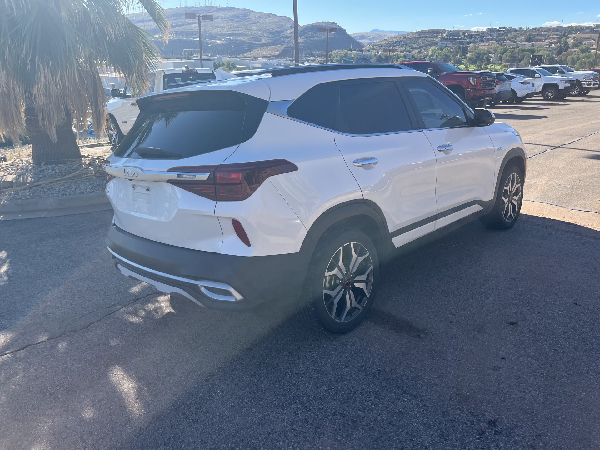 Used 2022 Kia Seltos SX w/ Sunroof Package AWD/4WD image 4