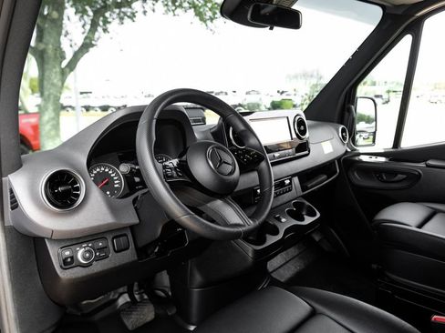 Used 2025 Mercedes-Benz Sprinter 2500 w/ Dashboard Charging Package image 2