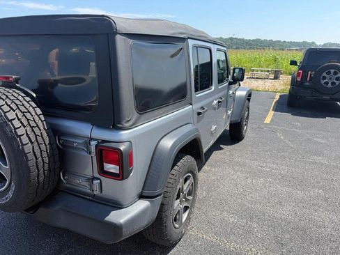 Used 2018 Jeep Wrangler Unlimited Sport S AWD/4WD image 14