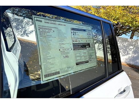 New 2025 Jeep Grand Cherokee L Laredo image 15