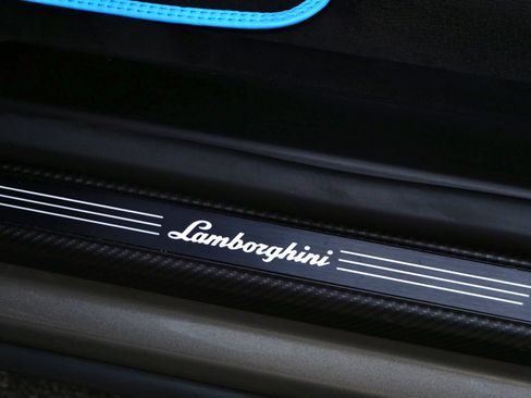 Used 2023 Lamborghini Urus Performante AWD/4WD image 22