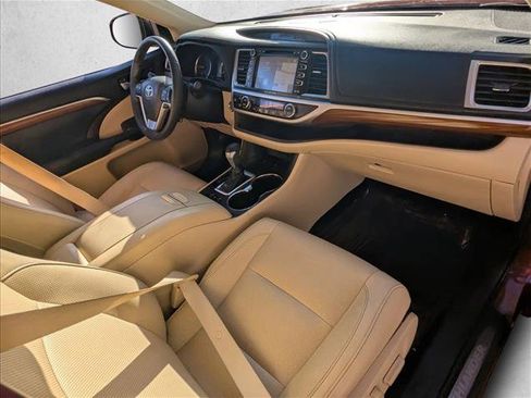 Used 2018 Toyota Highlander Limited image 23