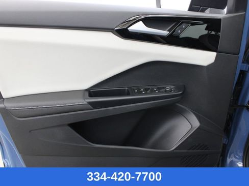 Certified 2025 Volkswagen Taos S image 15