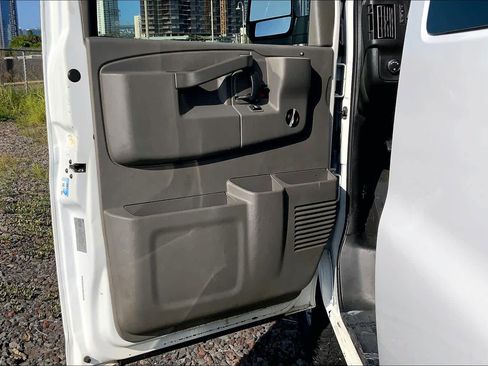 Used 2019 Chevrolet Express 3500 LT w/ LT Preferred Equipment Group image 17