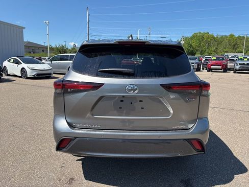 Used 2026 Toyota Highlander Limited AWD/4WD image 6