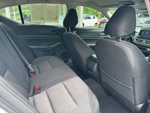 Used 2025 Nissan Altima 2.5 SV FWD image 40