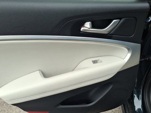 Used 2024 Genesis G70 2.5T RWD image 10