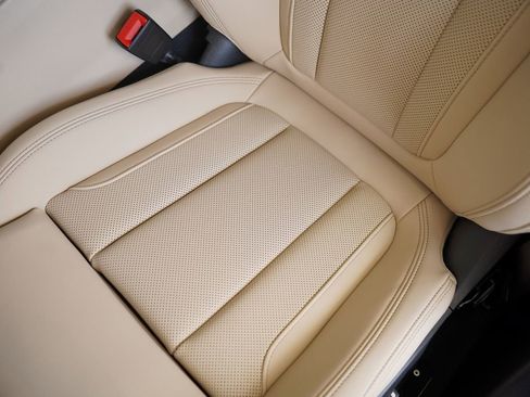 Used 2025 BMW 330i Sedan w/ M Sport Package RWD image 12