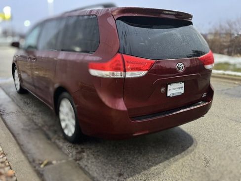 Used 2013 Toyota Sienna XLE image 42