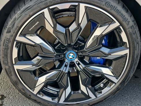 Used 2024 BMW i5 eDrive40i w/ M Sport Package RWD image 13