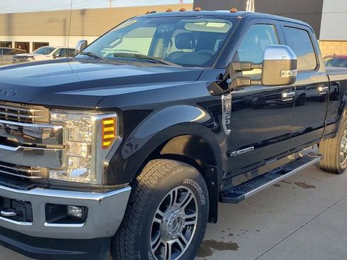 Used 2018 Ford F250 Lariat w/ Chrome Package image 4
