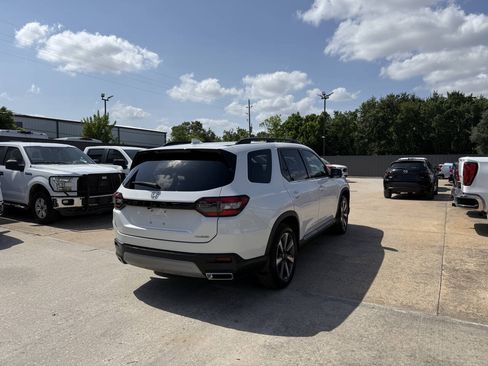 Used 2024 Honda Pilot Touring image 5