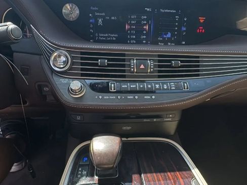 Used 2018 Lexus LS 500 w/ Luxury Package RWD image 17