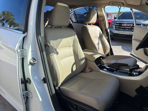 Used 2017 Honda Accord EX-L image 19