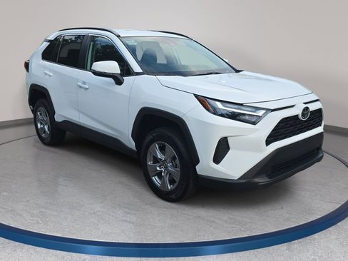 Used 2024 Toyota RAV4 XLE AWD/4WD image 3